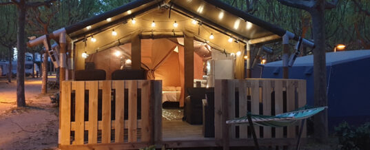 Inrichting luxe safaritent op Camping Mas Sant Josep