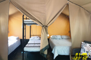 Inrichting luxe safaritent op Camping Mas Sant Josep